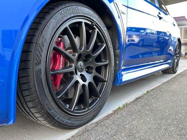 ランサー ＧＳＲエボリューションＸ　フロア５速ＭＴ　ＲＥＣＡＲＯシート　ｂｒｅｍｂｏキャリパー　ＴＥＩＮ車高調　減衰力コントローラー　大型Ｒスポイラー　純正１８インチＡＷ　ナビ＆ＴＶ　ＥＴＣ２．０　ＡＷＣ　ＨＩＤライト　スマートキー（27枚目）