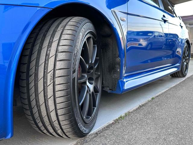 ランサー ＧＳＲエボリューションＸ　フロア５速ＭＴ　ＲＥＣＡＲＯシート　ｂｒｅｍｂｏキャリパー　ＴＥＩＮ車高調　減衰力コントローラー　大型Ｒスポイラー　純正１８インチＡＷ　ナビ＆ＴＶ　ＥＴＣ２．０　ＡＷＣ　ＨＩＤライト　スマートキー（28枚目）