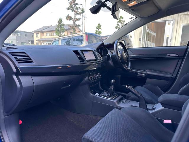 ランサー ＧＳＲエボリューションＸ　フロア５速ＭＴ　ＲＥＣＡＲＯシート　ｂｒｅｍｂｏキャリパー　ＴＥＩＮ車高調　減衰力コントローラー　大型Ｒスポイラー　純正１８インチＡＷ　ナビ＆ＴＶ　ＥＴＣ２．０　ＡＷＣ　ＨＩＤライト　スマートキー（45枚目）