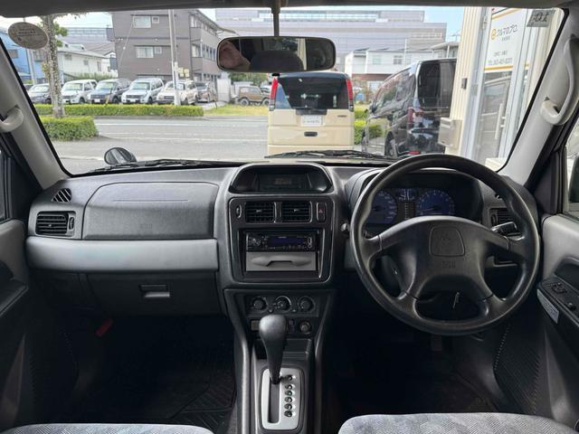 パジェロイオ ＺＲ　ブラックアウト　インナーブラック　車検Ｒ９年１０月　リアスポイラー　背面タイヤ　ＭＧ１５インチブラックＡＷ　ケンウッドオーディオ　ＡＵＸ　ＵＳＢ　オートエアコン　フロントフォグライト（2枚目）