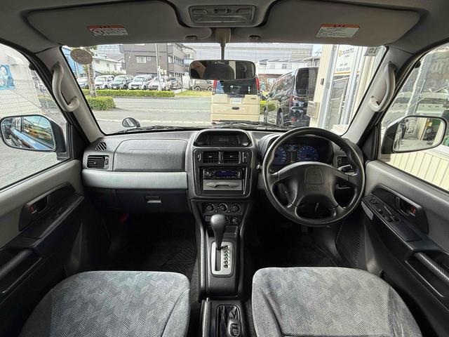 パジェロイオ ＺＲ　ブラックアウト　インナーブラック　車検Ｒ９年１０月　リアスポイラー　背面タイヤ　ＭＧ１５インチブラックＡＷ　ケンウッドオーディオ　ＡＵＸ　ＵＳＢ　オートエアコン　フロントフォグライト（3枚目）