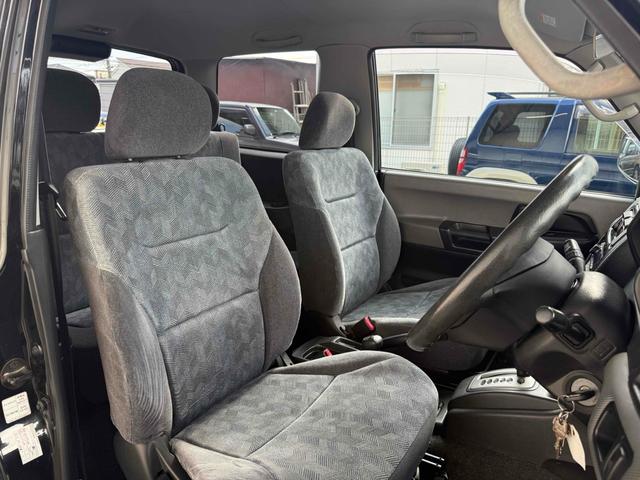 パジェロイオ ＺＲ　ブラックアウト　インナーブラック　車検Ｒ９年１０月　リアスポイラー　背面タイヤ　ＭＧ１５インチブラックＡＷ　ケンウッドオーディオ　ＡＵＸ　ＵＳＢ　オートエアコン　フロントフォグライト（5枚目）