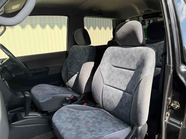 パジェロイオ ＺＲ　ブラックアウト　インナーブラック　車検Ｒ９年１０月　リアスポイラー　背面タイヤ　ＭＧ１５インチブラックＡＷ　ケンウッドオーディオ　ＡＵＸ　ＵＳＢ　オートエアコン　フロントフォグライト（8枚目）