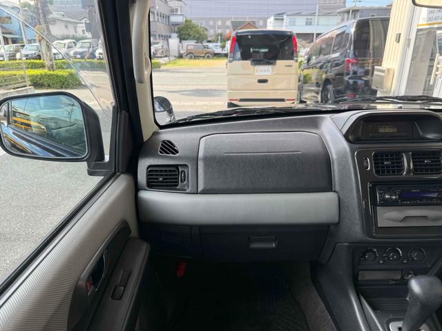 パジェロイオ ＺＲ　ブラックアウト　インナーブラック　車検Ｒ９年１０月　リアスポイラー　背面タイヤ　ＭＧ１５インチブラックＡＷ　ケンウッドオーディオ　ＡＵＸ　ＵＳＢ　オートエアコン　フロントフォグライト（15枚目）