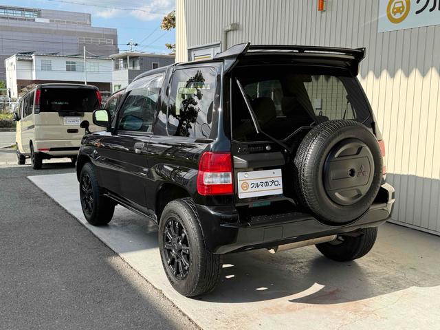 パジェロイオ ＺＲ　ブラックアウト　インナーブラック　車検Ｒ９年１０月　リアスポイラー　背面タイヤ　ＭＧ１５インチブラックＡＷ　ケンウッドオーディオ　ＡＵＸ　ＵＳＢ　オートエアコン　フロントフォグライト（28枚目）