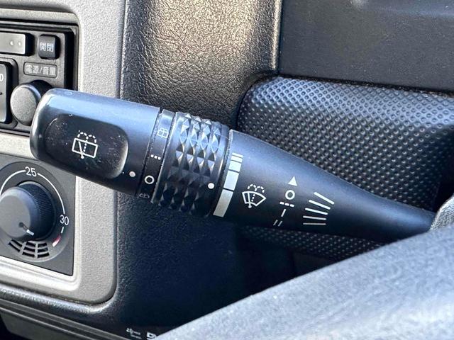 パジェロイオ パールパッケージＩＩ　ナビエディション　１．５インチリフトアップ　ブラックアウト　オーバーフェンダー　社外１６インチＡＷ　インナーブラック　Ｆフォグランプ　背面タイヤ　純正モニター　ＥＴＣ　ＡＡＣ　ＰＳ　ＰＷ　分割可倒式Ｒシート　電格ミラー（9枚目）