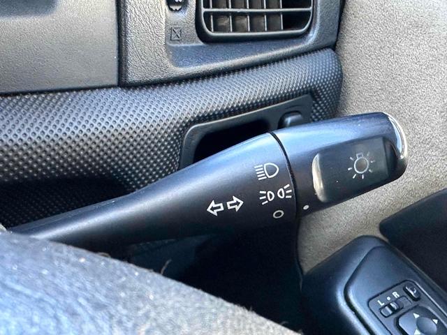 パジェロイオ パールパッケージＩＩ　ナビエディション　１．５インチリフトアップ　ブラックアウト　オーバーフェンダー　社外１６インチＡＷ　インナーブラック　Ｆフォグランプ　背面タイヤ　純正モニター　ＥＴＣ　ＡＡＣ　ＰＳ　ＰＷ　分割可倒式Ｒシート　電格ミラー（10枚目）