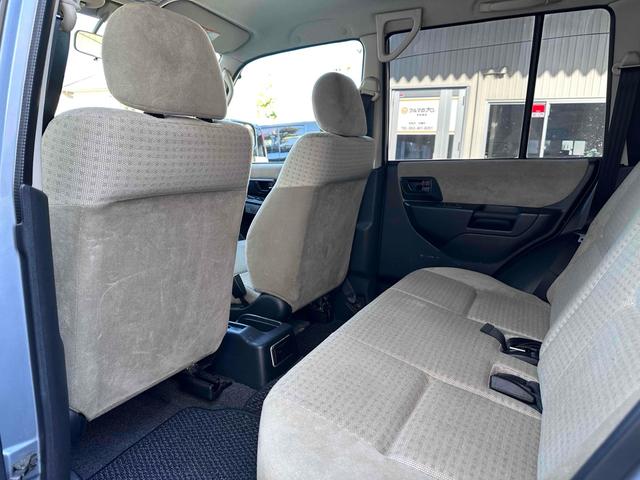 パジェロイオ パールパッケージＩＩ　ナビエディション　１．５インチリフトアップ　ブラックアウト　オーバーフェンダー　社外１６インチＡＷ　インナーブラック　Ｆフォグランプ　背面タイヤ　純正モニター　ＥＴＣ　ＡＡＣ　ＰＳ　ＰＷ　分割可倒式Ｒシート　電格ミラー（41枚目）