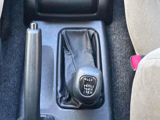 パジェロイオ パールパッケージＩＩ　ナビエディション　１．５インチリフトアップ　ブラックアウト　オーバーフェンダー　社外１６インチＡＷ　インナーブラック　Ｆフォグランプ　背面タイヤ　純正モニター　ＥＴＣ　ＡＡＣ　ＰＳ　ＰＷ　分割可倒式Ｒシート　電格ミラー（48枚目）