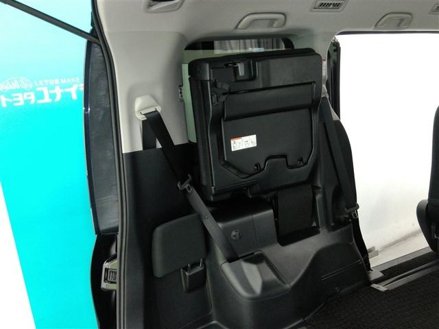 ノア Ｘ　ディライトプラス　ワンオーナー　安全装備　横滑り防止機能　ＡＢＳ　エアバッグ　盗難防止装置　アイドリングストップ　バックカメラ　ミュージックプレイヤー接続可　ＣＤ　スマートキー　キーレス　フル装備　Ｗエアコン　オートマ（18枚目）