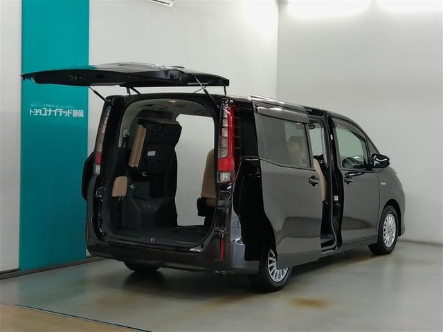 ノア ハイブリッドG ハイブリッド ワンオーナー 横滑り防止機能 ABS エアバッグ オートクルーズコントロール 盗難防止装置 バックカメラ ETC ミュージックプレイヤー接続可 CD スマートキー キーレス フル装備(18枚目)