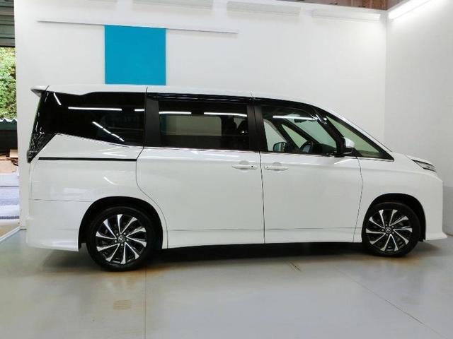 ヴォクシー Ｓ－Ｚ　ワンオーナー　安全装備　衝突被害軽減システム　横滑り防止機能　ＡＢＳ　エアバッグ　オートクルーズコントロール　盗難防止装置　バックカメラ　後席モニター　ＥＴＣ　ミュージックプレイヤー接続可　ＣＤ（7枚目）