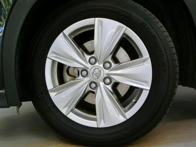 タイヤはまだまだしっかり山が有り、ひび割れも見れません。