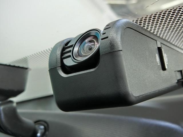 プリウス Ｓ　ハイブリッド　ワンオーナー　安全装備　横滑り防止機能　ＡＢＳ　エアバッグ　盗難防止装置　バックカメラ　ＥＴＣ　ドラレコ　ミュージックプレイヤー接続可　ＣＤ　スマートキー　キーレス　フル装備　オートマ（4枚目）
