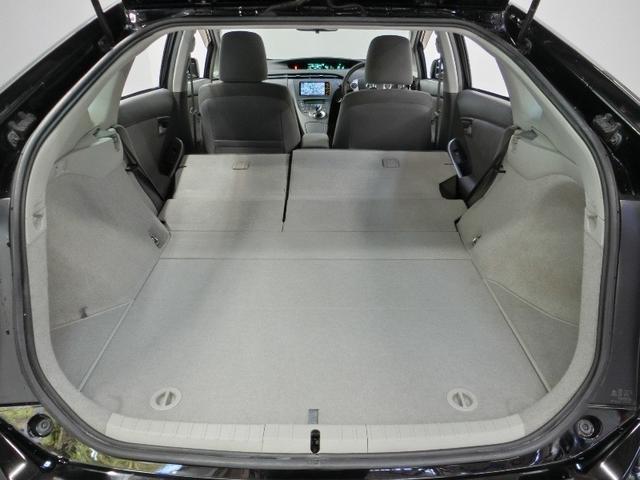 プリウス Ｓ　ハイブリッド　ワンオーナー　安全装備　横滑り防止機能　ＡＢＳ　エアバッグ　盗難防止装置　バックカメラ　ＥＴＣ　ドラレコ　ミュージックプレイヤー接続可　ＣＤ　スマートキー　キーレス　フル装備　オートマ（7枚目）