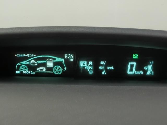 プリウス Ｓ　ハイブリッド　ワンオーナー　安全装備　横滑り防止機能　ＡＢＳ　エアバッグ　盗難防止装置　バックカメラ　ＥＴＣ　ドラレコ　ミュージックプレイヤー接続可　ＣＤ　スマートキー　キーレス　フル装備　オートマ（12枚目）