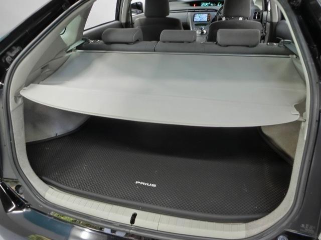 プリウス Ｓ　ハイブリッド　ワンオーナー　安全装備　横滑り防止機能　ＡＢＳ　エアバッグ　盗難防止装置　バックカメラ　ＥＴＣ　ドラレコ　ミュージックプレイヤー接続可　ＣＤ　スマートキー　キーレス　フル装備　オートマ（17枚目）