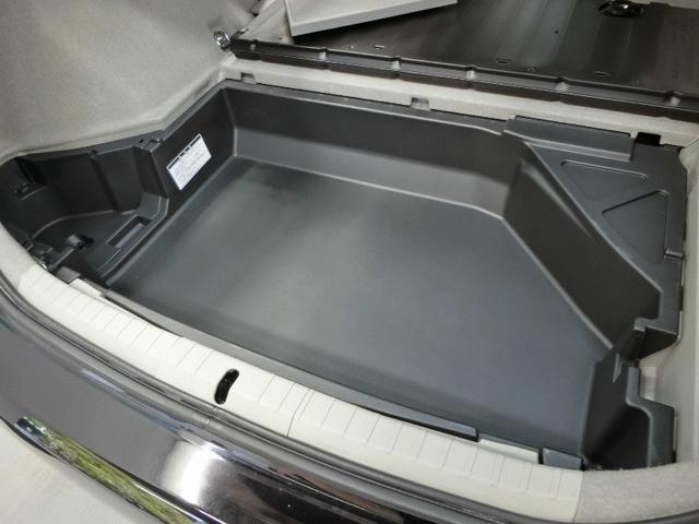 プリウス Ｓ　ハイブリッド　ワンオーナー　安全装備　横滑り防止機能　ＡＢＳ　エアバッグ　盗難防止装置　バックカメラ　ＥＴＣ　ドラレコ　ミュージックプレイヤー接続可　ＣＤ　スマートキー　キーレス　フル装備　オートマ（18枚目）