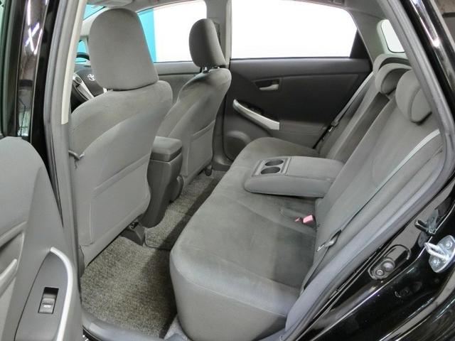 プリウス Ｓ　ハイブリッド　ワンオーナー　安全装備　横滑り防止機能　ＡＢＳ　エアバッグ　盗難防止装置　バックカメラ　ＥＴＣ　ドラレコ　ミュージックプレイヤー接続可　ＣＤ　スマートキー　キーレス　フル装備　オートマ（26枚目）