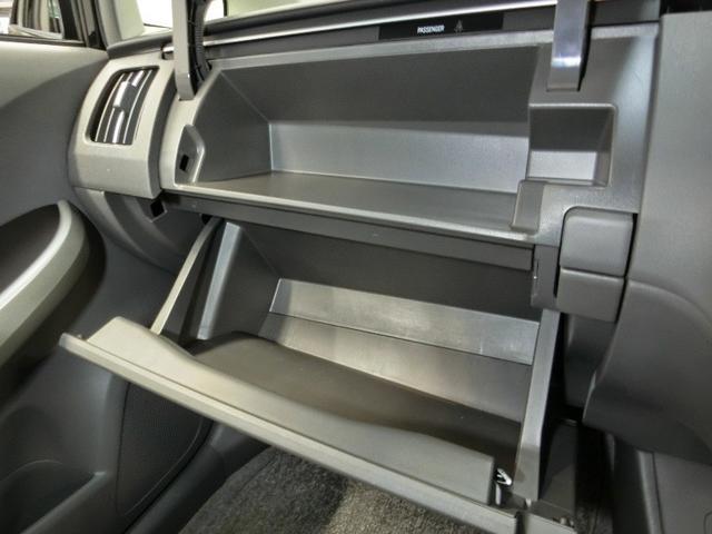 プリウス Ｓ　ハイブリッド　ワンオーナー　安全装備　横滑り防止機能　ＡＢＳ　エアバッグ　盗難防止装置　バックカメラ　ＥＴＣ　ドラレコ　ミュージックプレイヤー接続可　ＣＤ　スマートキー　キーレス　フル装備　オートマ（31枚目）