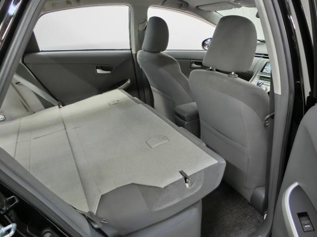 プリウス Ｓ　ハイブリッド　ワンオーナー　安全装備　横滑り防止機能　ＡＢＳ　エアバッグ　盗難防止装置　バックカメラ　ＥＴＣ　ドラレコ　ミュージックプレイヤー接続可　ＣＤ　スマートキー　キーレス　フル装備　オートマ（32枚目）