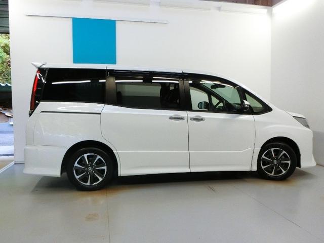 ノア Si ダブルバイビーII ワンオーナー 衝突被害軽減システム 横滑り防止機能 ABS エアバッグ オートクルーズコントロール 盗難防止装置 アイドリングストップ バックカメラ 後席モニター ETC ドラレコ CD スマートキー(3枚目)