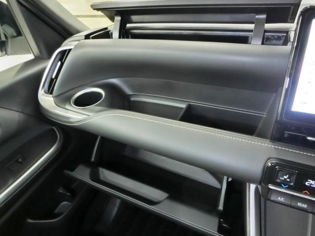 ノア Ｓ－Ｚ　ワンオーナー　安全装備　衝突被害軽減システム　横滑り防止機能　ＡＢＳ　エアバッグ　オートクルーズコントロール　盗難防止装置　バックカメラ　後席モニター　ＥＴＣ　ミュージックプレイヤー接続可　ＣＤ（13枚目）