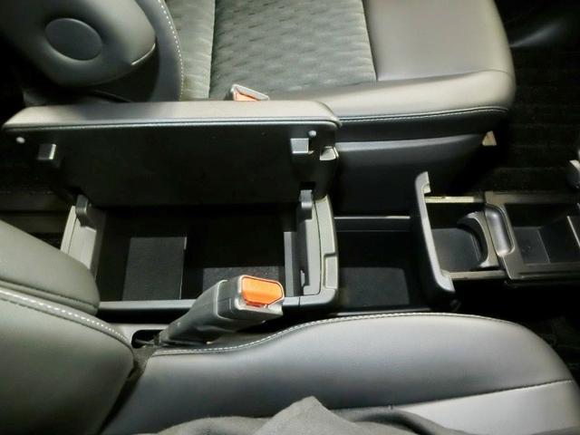 ノア Ｓ－Ｚ　ワンオーナー　安全装備　衝突被害軽減システム　横滑り防止機能　ＡＢＳ　エアバッグ　オートクルーズコントロール　盗難防止装置　バックカメラ　後席モニター　ＥＴＣ　ミュージックプレイヤー接続可　ＣＤ（14枚目）