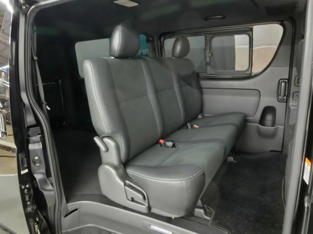 ハイエースバン スーパーＧＬ　ダークプライムＩＩ　ワンオーナー　４ＷＤ　衝突被害軽減システム　横滑り防止機能　ＡＢＳ　エアバッグ　盗難防止装置　バックカメラ　ＥＴＣ　ミュージックプレイヤー接続可　ＣＤ　スマートキー　キーレス　フル装備　Ｗエアコン（9枚目）