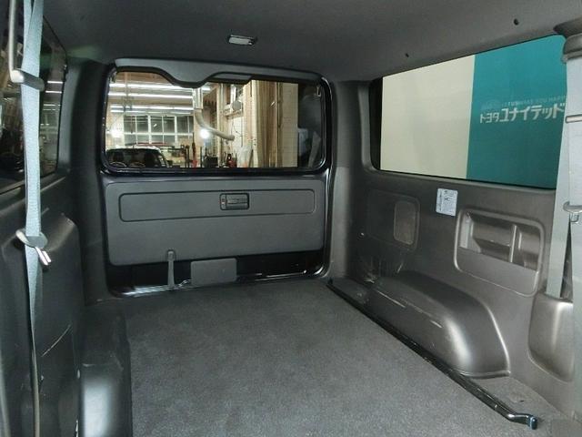 ハイエースバン スーパーＧＬ　ダークプライムＩＩ　ワンオーナー　４ＷＤ　衝突被害軽減システム　横滑り防止機能　ＡＢＳ　エアバッグ　盗難防止装置　バックカメラ　ＥＴＣ　ミュージックプレイヤー接続可　ＣＤ　スマートキー　キーレス　フル装備　Ｗエアコン（38枚目）