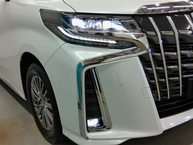 アルファードハイブリッド エグゼクティブラウンジＳ　ハイブリッド　ワンオーナー　４ＷＤ　革シート　電動シート　安全装備　衝突被害軽減システム　横滑り防止機能　ＡＢＳ　エアバッグ　オートクルーズコントロール　盗難防止装置　バックカメラ　後席モニター　ＣＤ（9枚目）