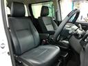 運転席側からの前席ビューです。内装色はブラック系ですので汚れも目立ちにくいです♪