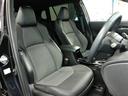 運転席側からの前席ビューです。内装色はブラック系ですので汚れも目立ちにくいです♪