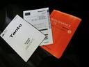 新車登録当時の整備手帳及び取扱い説明書までついてますから、安心の一台になると思います。