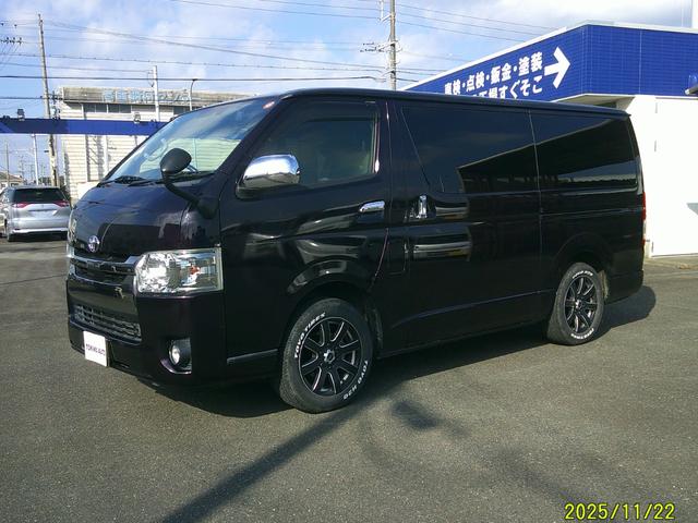 ハイエースバン スーパーＧＬ　ダークプライム　ワンオーナー　特別仕様車ダークプライム　両側パワードア　衝突軽減装置　エアコン　パワステ　インテチキースタート　ＳＤフルセグナビ　Ｂｌｕｅｔｏｏｔｈ接続　ドライブレコーダー　ＥＴＣ　社外リボンタイヤ（4枚目）