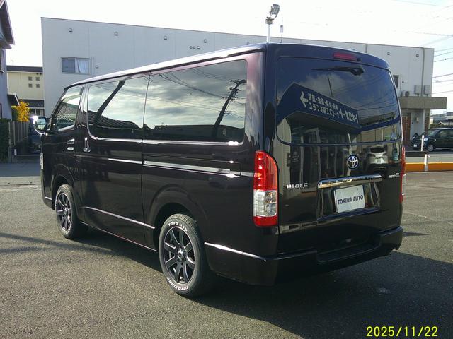 ハイエースバン スーパーＧＬ　ダークプライム　ワンオーナー　特別仕様車ダークプライム　両側パワードア　衝突軽減装置　エアコン　パワステ　インテチキースタート　ＳＤフルセグナビ　Ｂｌｕｅｔｏｏｔｈ接続　ドライブレコーダー　ＥＴＣ　社外リボンタイヤ（6枚目）