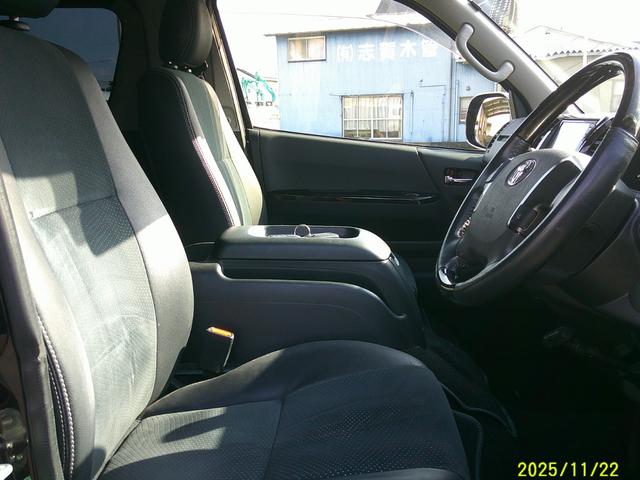 ハイエースバン スーパーＧＬ　ダークプライム　ワンオーナー　特別仕様車ダークプライム　両側パワードア　衝突軽減装置　エアコン　パワステ　インテチキースタート　ＳＤフルセグナビ　Ｂｌｕｅｔｏｏｔｈ接続　ドライブレコーダー　ＥＴＣ　社外リボンタイヤ（11枚目）