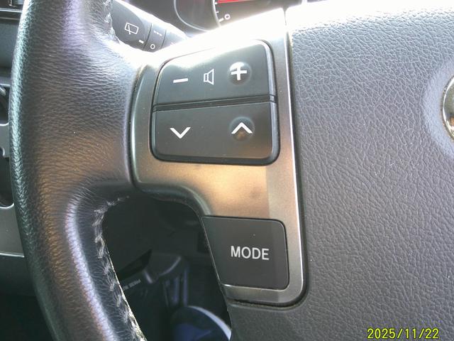 ハイエースバン スーパーＧＬ　ダークプライム　ワンオーナー　特別仕様車ダークプライム　両側パワードア　衝突軽減装置　エアコン　パワステ　インテチキースタート　ＳＤフルセグナビ　Ｂｌｕｅｔｏｏｔｈ接続　ドライブレコーダー　ＥＴＣ　社外リボンタイヤ（18枚目）