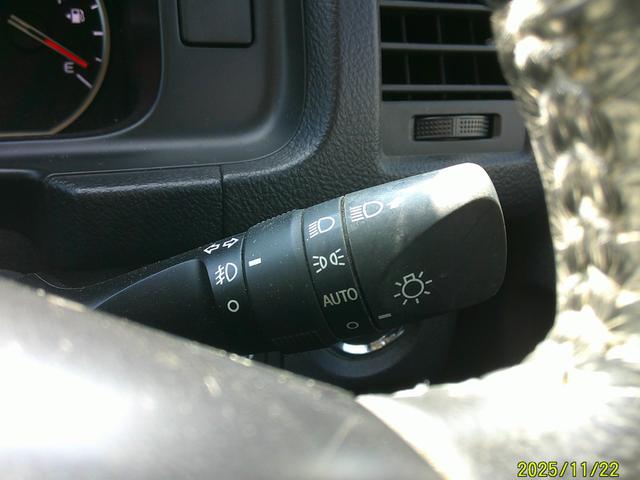 ハイエースバン スーパーＧＬ　ダークプライム　ワンオーナー　特別仕様車ダークプライム　両側パワードア　衝突軽減装置　エアコン　パワステ　インテチキースタート　ＳＤフルセグナビ　Ｂｌｕｅｔｏｏｔｈ接続　ドライブレコーダー　ＥＴＣ　社外リボンタイヤ（21枚目）