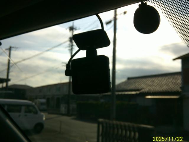 ハイエースバン スーパーＧＬ　ダークプライム　ワンオーナー　特別仕様車ダークプライム　両側パワードア　衝突軽減装置　エアコン　パワステ　インテチキースタート　ＳＤフルセグナビ　Ｂｌｕｅｔｏｏｔｈ接続　ドライブレコーダー　ＥＴＣ　社外リボンタイヤ（22枚目）