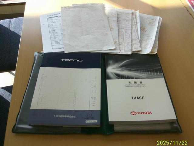 ハイエースバン スーパーＧＬ　ダークプライム　ワンオーナー　特別仕様車ダークプライム　両側パワードア　衝突軽減装置　エアコン　パワステ　インテチキースタート　ＳＤフルセグナビ　Ｂｌｕｅｔｏｏｔｈ接続　ドライブレコーダー　ＥＴＣ　社外リボンタイヤ（28枚目）