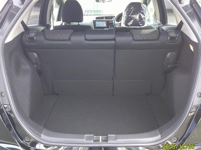 フィット 13G・Fパッケージ ワンオーナー車 スマ-トキ- ETC付き 禁煙 Rカメラ ブルートゥース メモリーナビ フルセグ 記録簿有(10枚目)