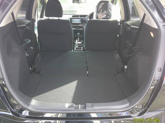 フィット 13G・Fパッケージ ワンオーナー車 スマ-トキ- ETC付き 禁煙 Rカメラ ブルートゥース メモリーナビ フルセグ 記録簿有(11枚目)