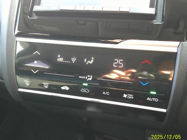 フィット 13G・Fパッケージ ワンオーナー車 スマ-トキ- ETC付き 禁煙 Rカメラ ブルートゥース メモリーナビ フルセグ 記録簿有(15枚目)