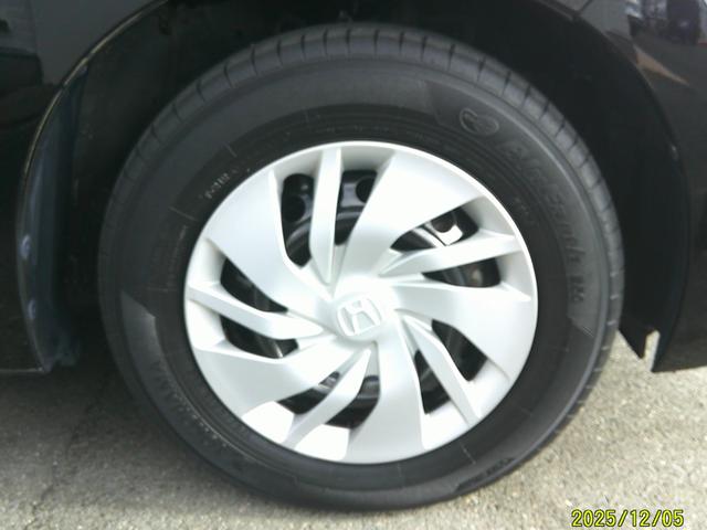 フィット 13G・Fパッケージ ワンオーナー車 スマ-トキ- ETC付き 禁煙 Rカメラ ブルートゥース メモリーナビ フルセグ 記録簿有(21枚目)