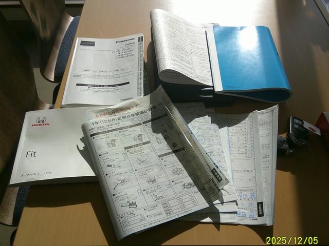 フィット 13G・Fパッケージ ワンオーナー車 スマ-トキ- ETC付き 禁煙 Rカメラ ブルートゥース メモリーナビ フルセグ 記録簿有(24枚目)