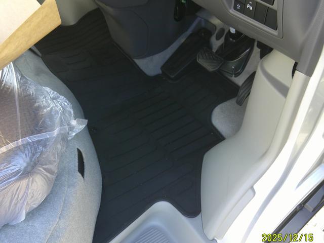 クリッパーバン GX エアコン パワステ パワーウインドフロントリア LEDライト 運転席シートヒーター ルーフコンソール アイドリングストップ プッシュスタート インテリキー スズキセーフティサポート リアヒーター(21枚目)