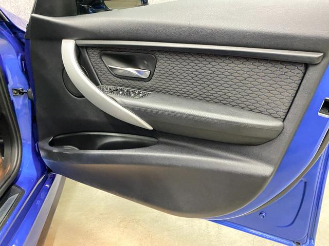 ３シリーズ ３２０ｉ　Ｍスポーツ　バックカメラ　クリアランスソナー　オートクルーズコントロール　レーンアシスト　アルミホイール　オートライト　ＨＩＤ　パワーシート　ターボ　スマートキー　アイドリングストップ　ＡＴ　盗難防止システム（36枚目）