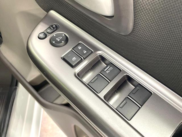 フリード Ｇ・ホンダセンシング　フリップダウン　両側電動ドア　純正ナビ　バックカメラ　衝突被害軽減　レーダークルーズ　禁煙車　コーナーセンサー　スマートキー　ＬＥＤヘッド　ＥＴＣ　車線逸脱警報　オートライト　オートエアコン（38枚目）