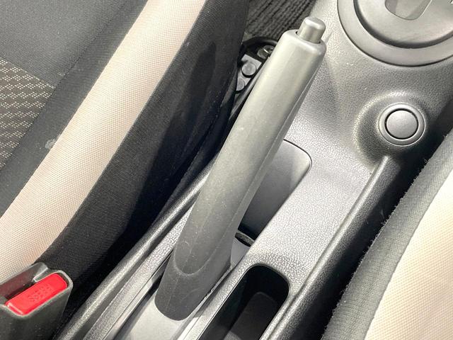 ノート Ｘ　全周囲カメラ　純正ナビ　衝突被害軽減システム　禁煙車　スマートキー　ＥＴＣ　車線逸脱警報　ワンオーナー　オートライト　オートエアコン　Ｂｌｕｅｔｏｏｔｈ　ＣＤ　ＤＶＤ再生　フルセグ（30枚目）
